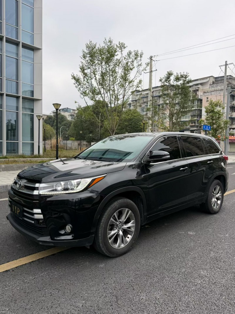 成都19年丰田汉兰达2