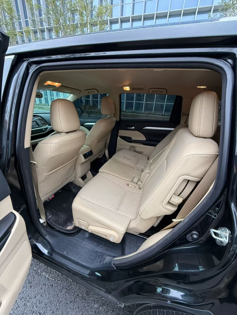 成都19年丰田汉兰达9