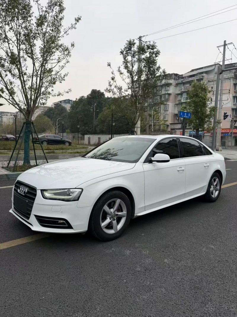 成都14年奥迪A4L3