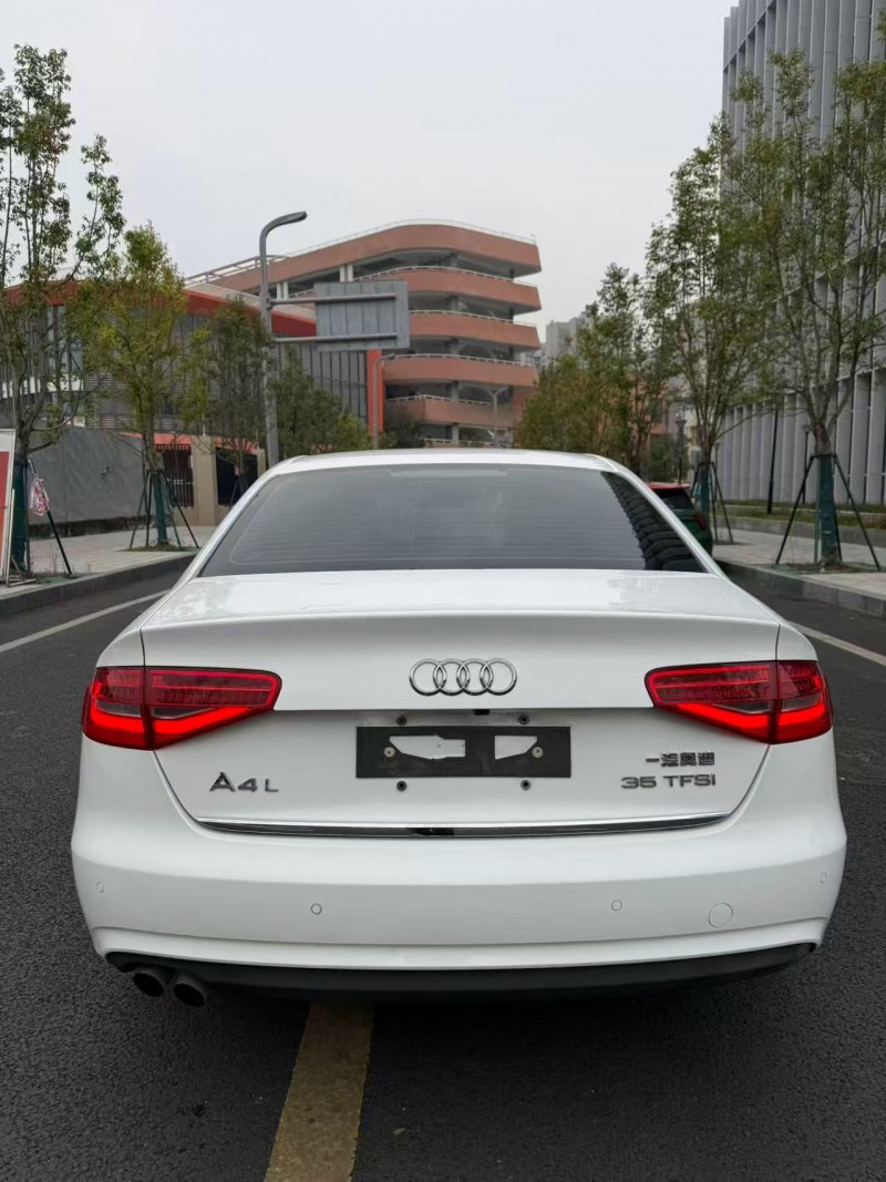 成都14年奥迪A4L4