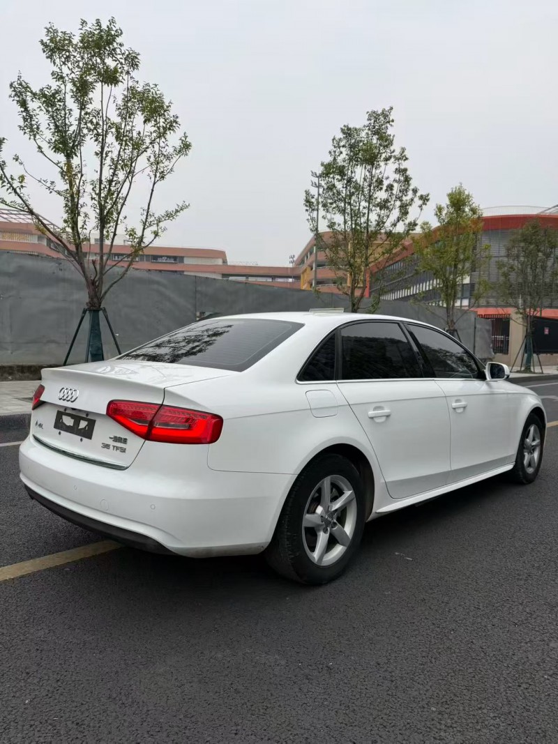 成都14年奥迪A4L5