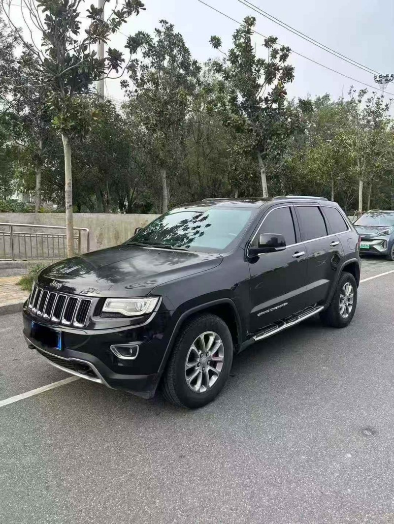 安庆17年Jeep大切诺基2