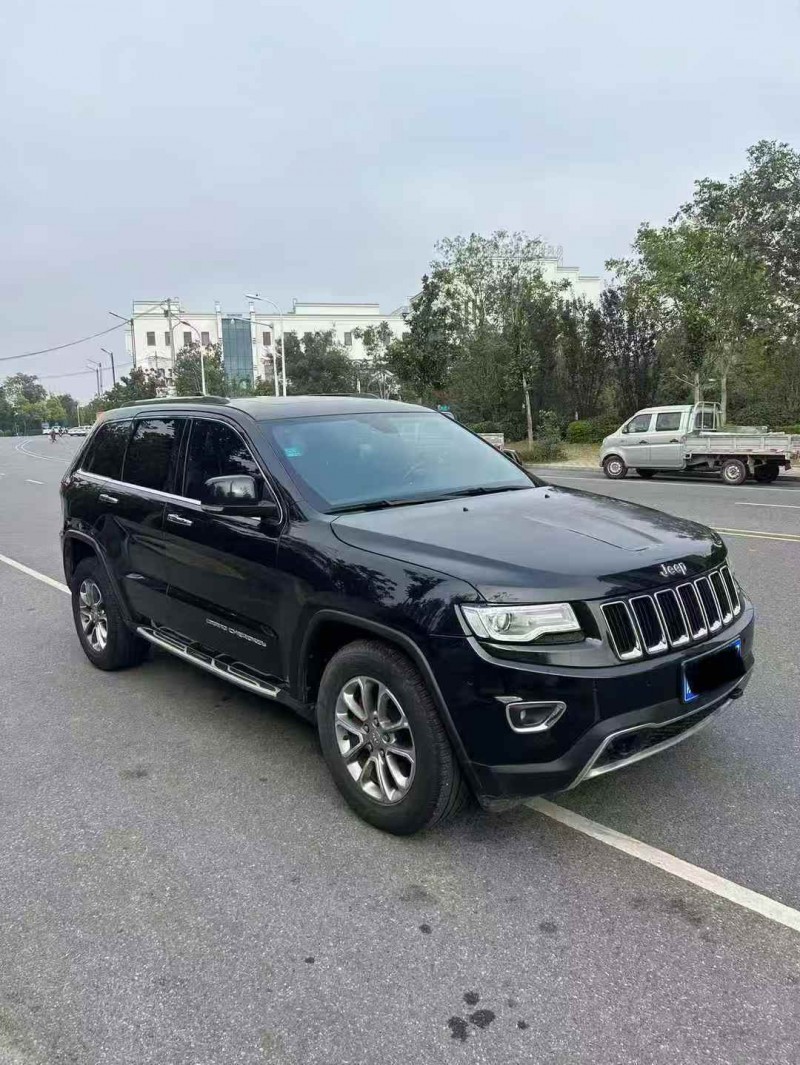 安庆17年Jeep大切诺基3