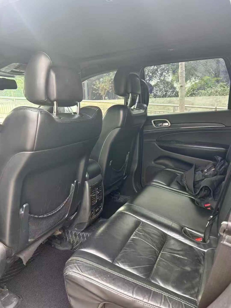 安庆17年Jeep大切诺基4