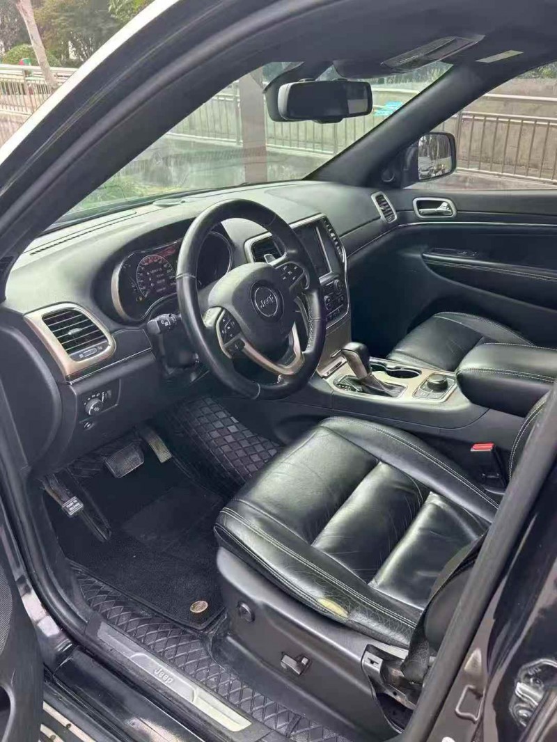 安庆17年Jeep大切诺基5