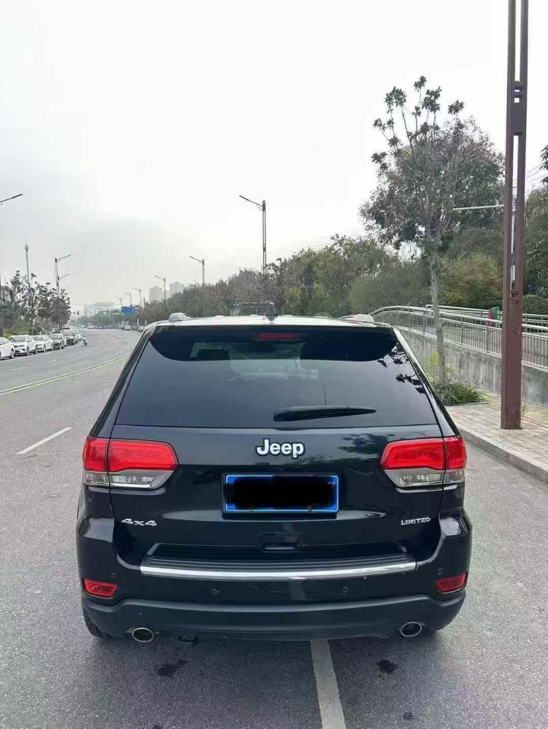 安庆17年Jeep大切诺基7