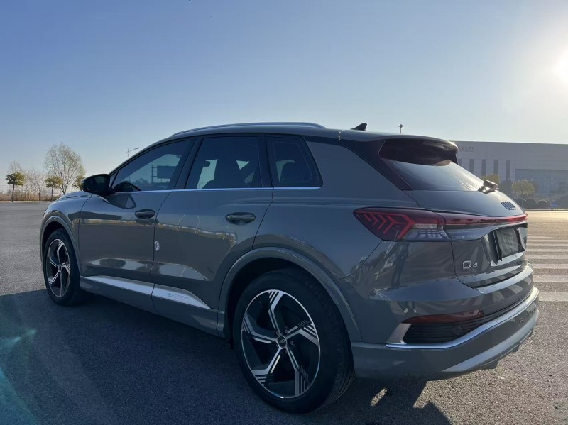 盐城25年奥迪Q48