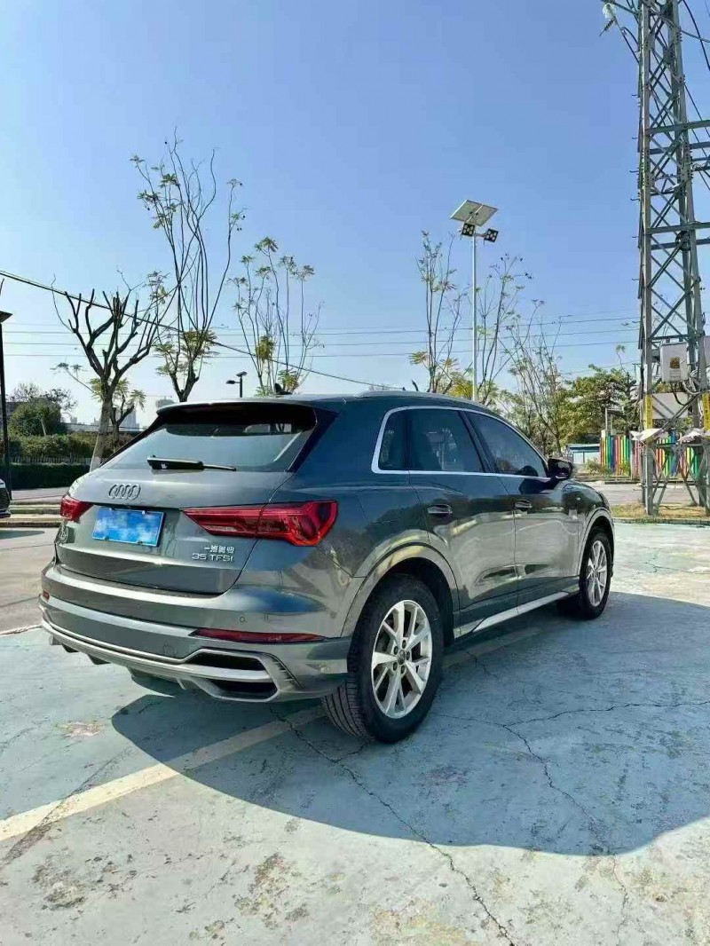 广州19年奥迪Q38