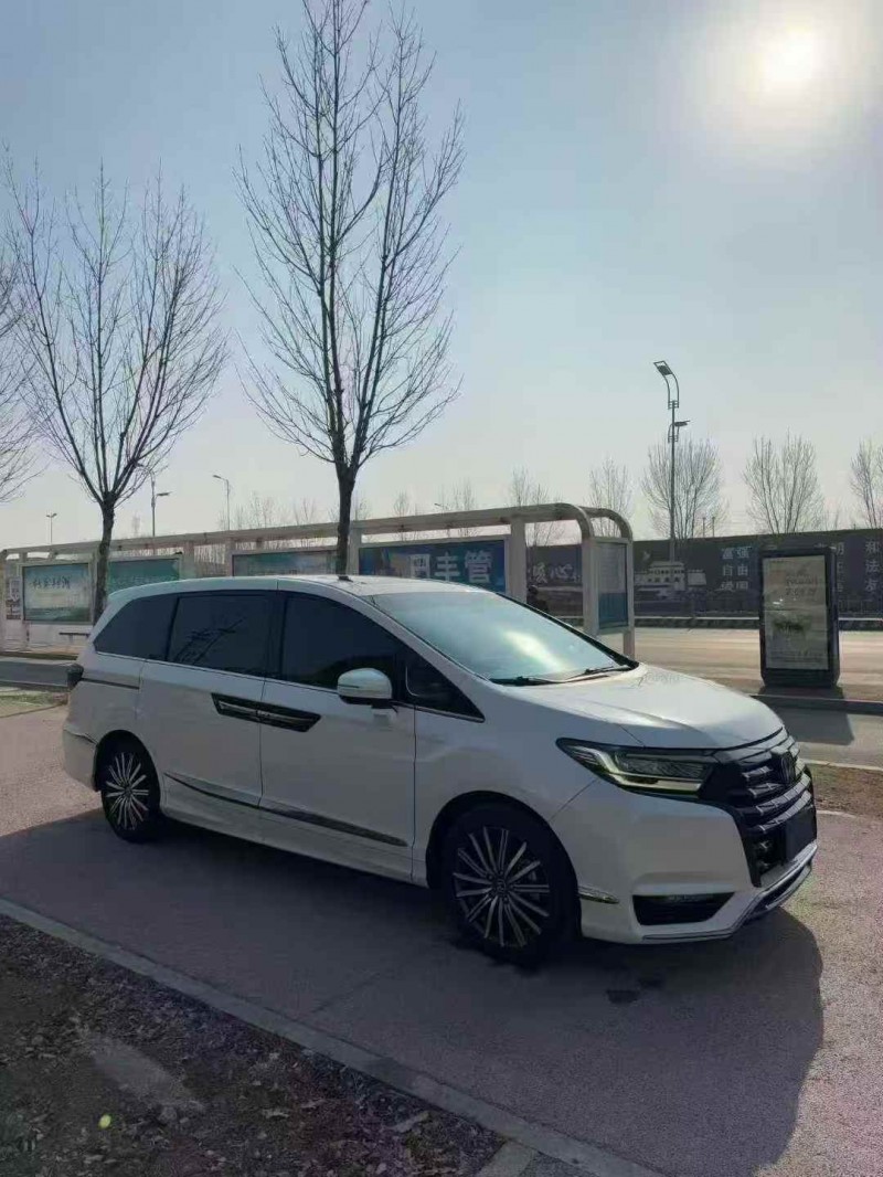 青岛22年本田艾力绅4