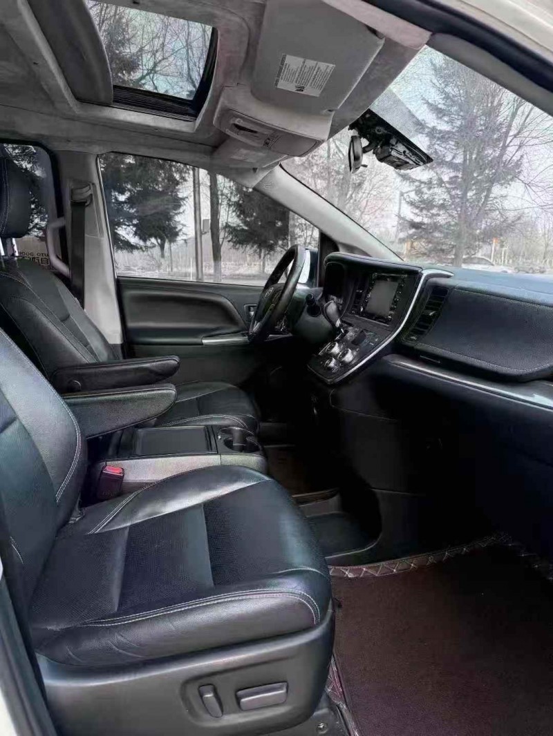 吉林19年丰田塞纳7