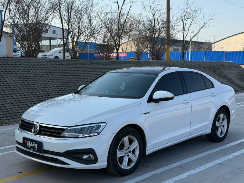 青岛22年大众凌渡2