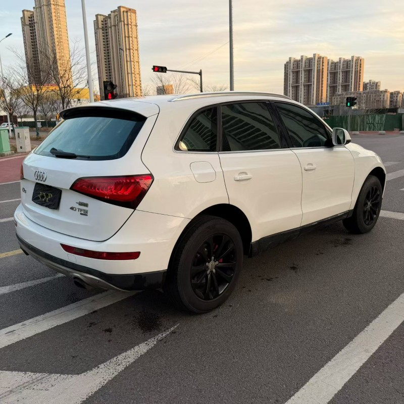 日照14年奥迪Q56