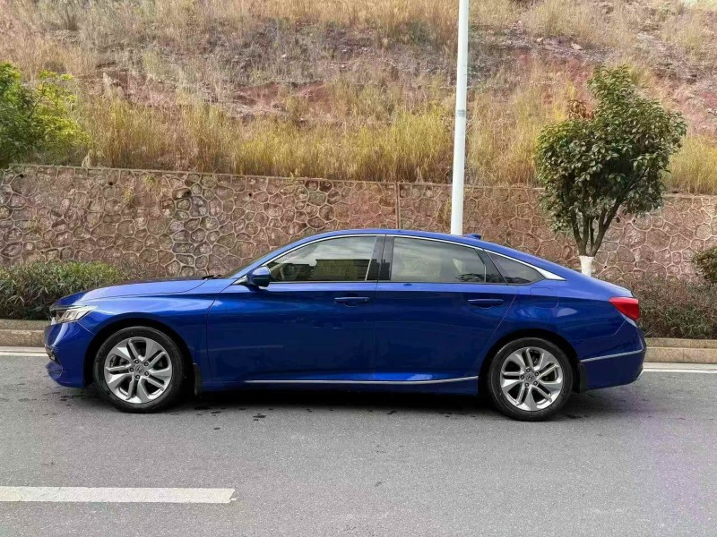 新乡18年本田雅阁3