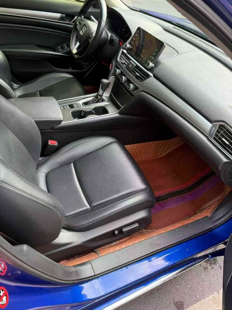 新乡18年本田雅阁5