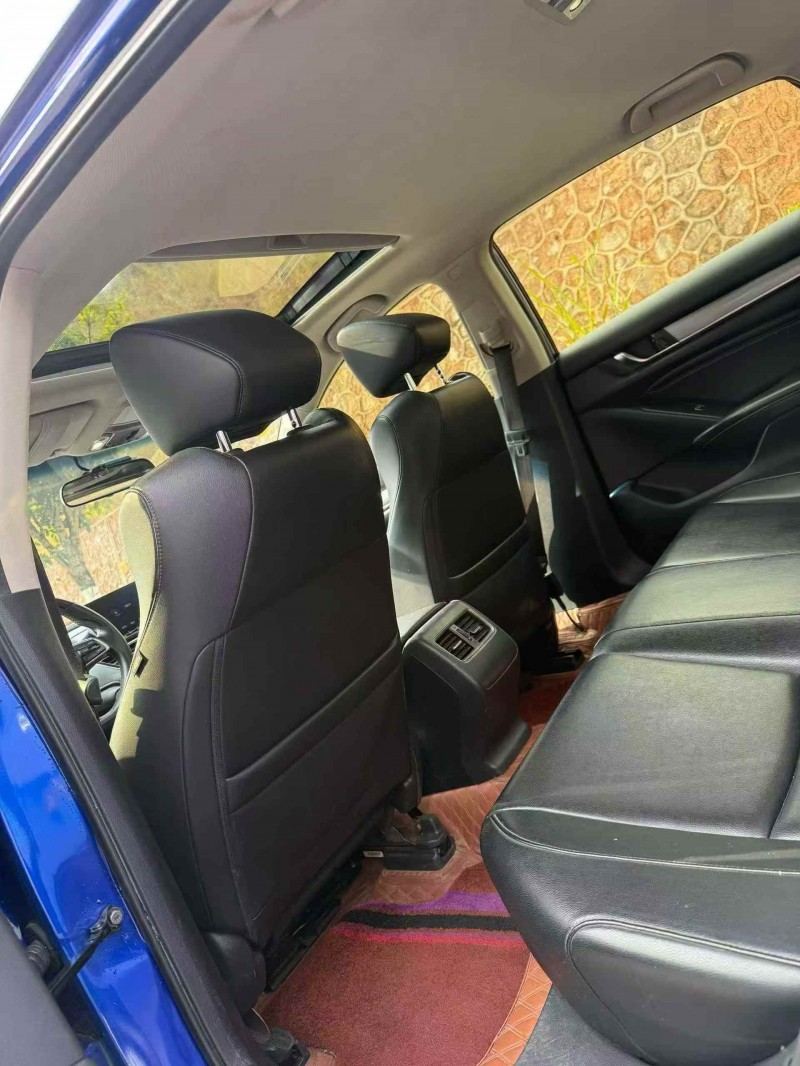 新乡18年本田雅阁6