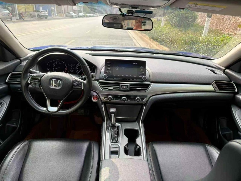 新乡18年本田雅阁7