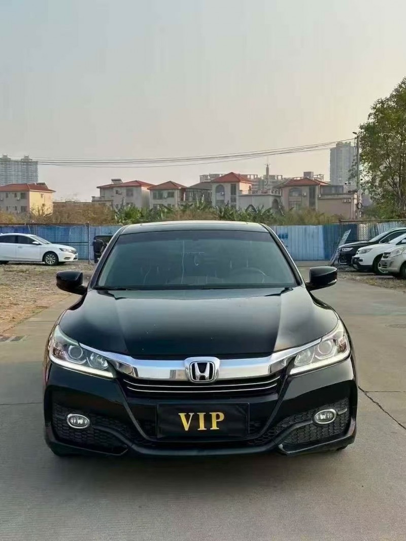 中山18年本田雅阁1