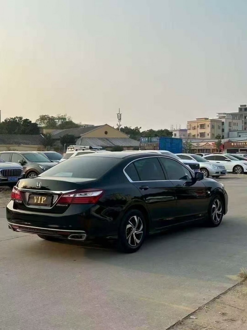 中山18年本田雅阁2