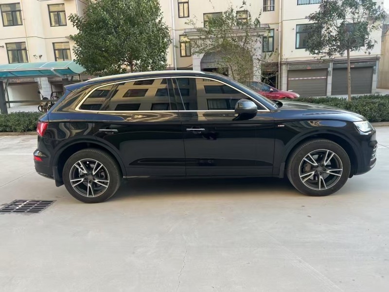 青岛20年奥迪Q58