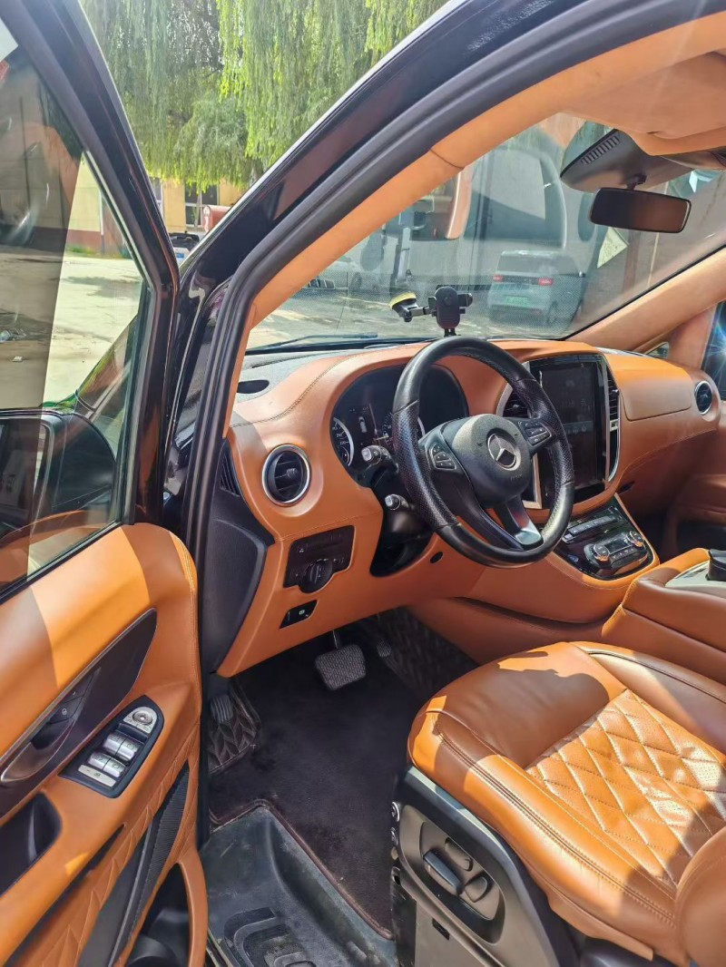 保定18年奔驰威霆8