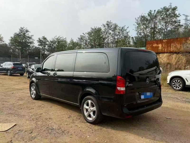 青岛18年奔驰威霆7