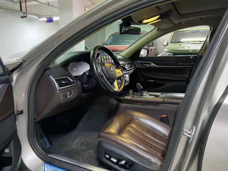 成都21年宝马7系4