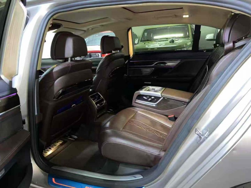 成都21年宝马7系5