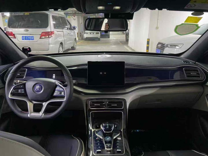 成都25年比亚迪秦6