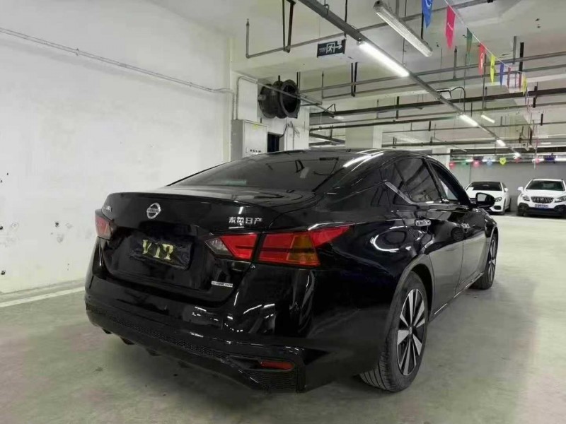 成都22年日产天籁8