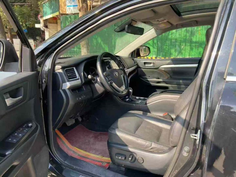 成都20年丰田汉兰达4