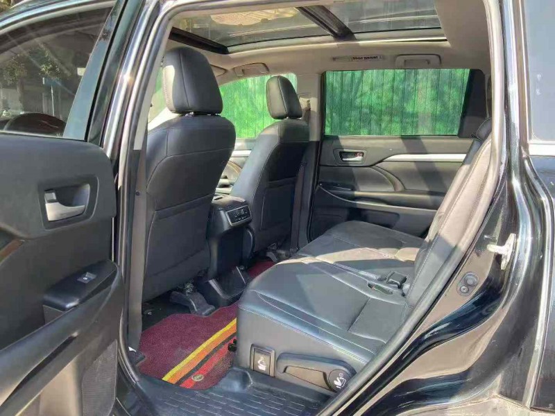 成都20年丰田汉兰达5