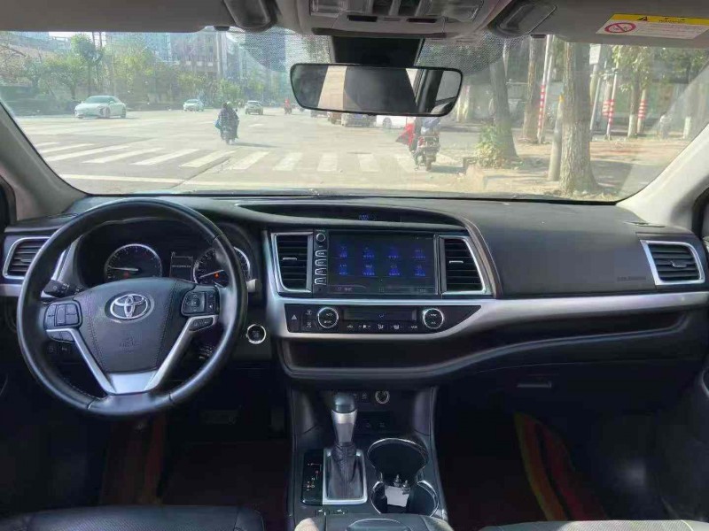 成都20年丰田汉兰达6