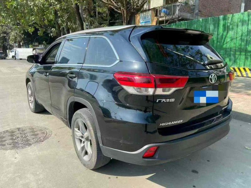 成都20年丰田汉兰达7