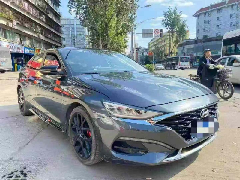 成都21年现代菲斯塔2