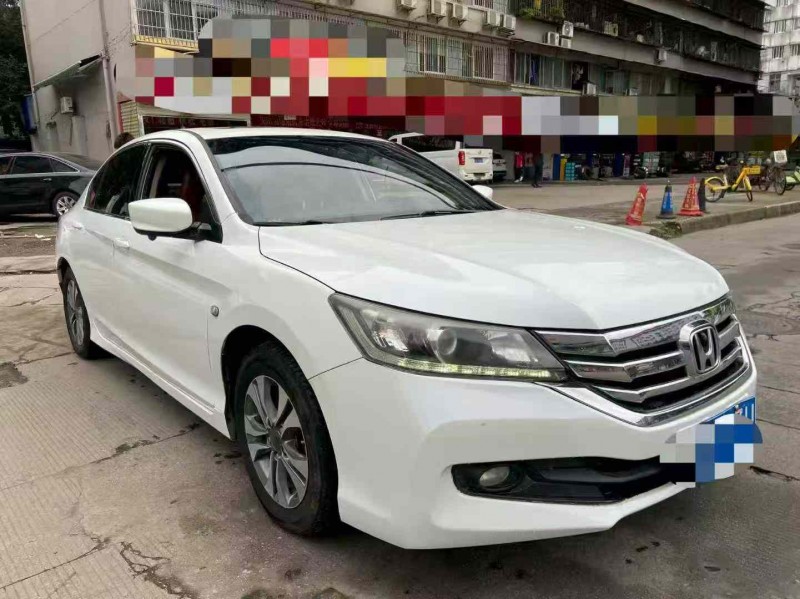 成都16年本田雅阁2