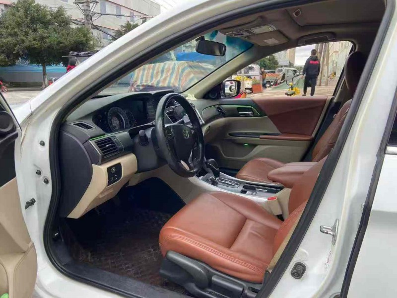 成都16年本田雅阁4