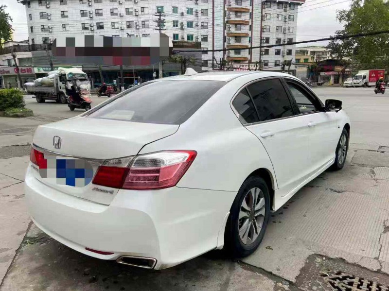 成都16年本田雅阁8