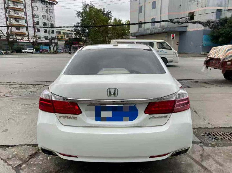 成都16年本田雅阁9