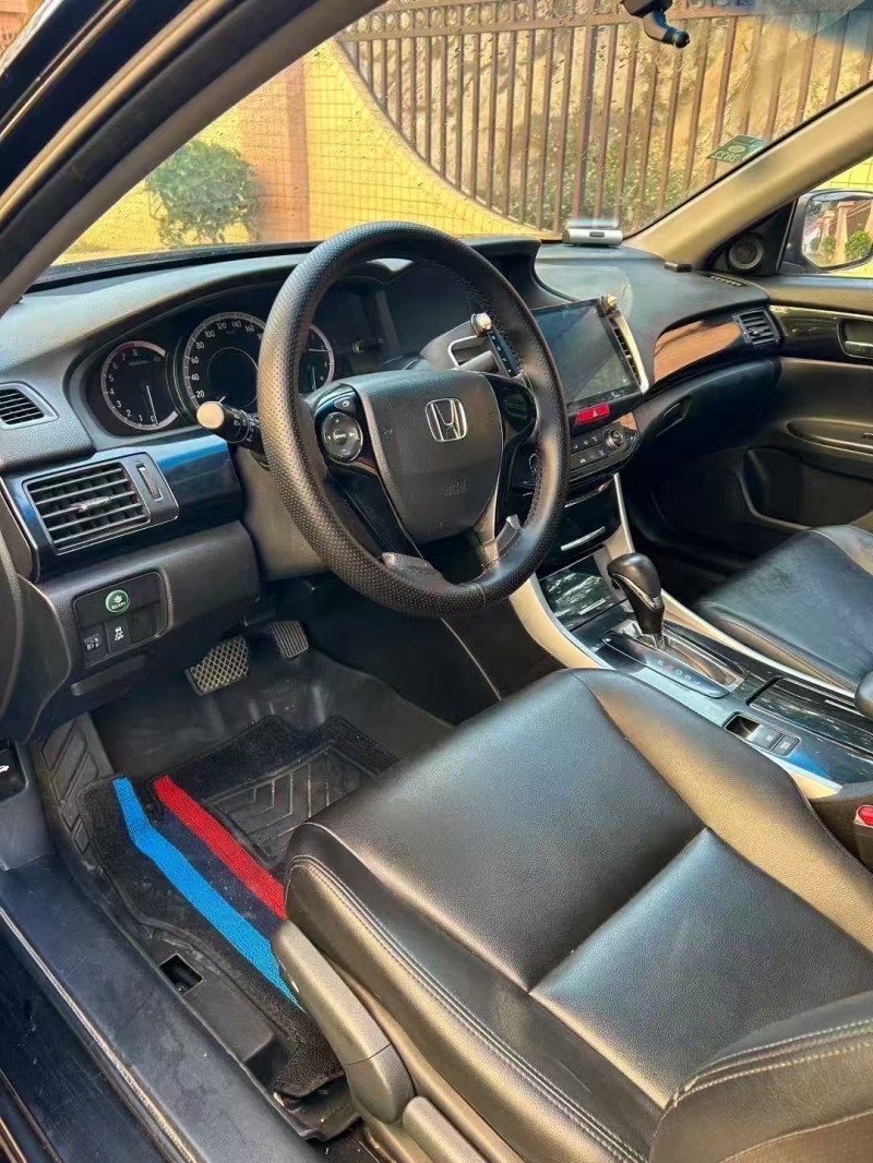 东莞18年本田雅阁6