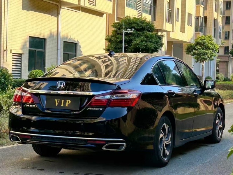 东莞18年本田雅阁8