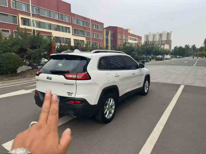 淄博17年Jeep自由光5