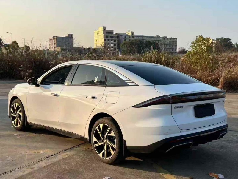 常德23年吉利银河8