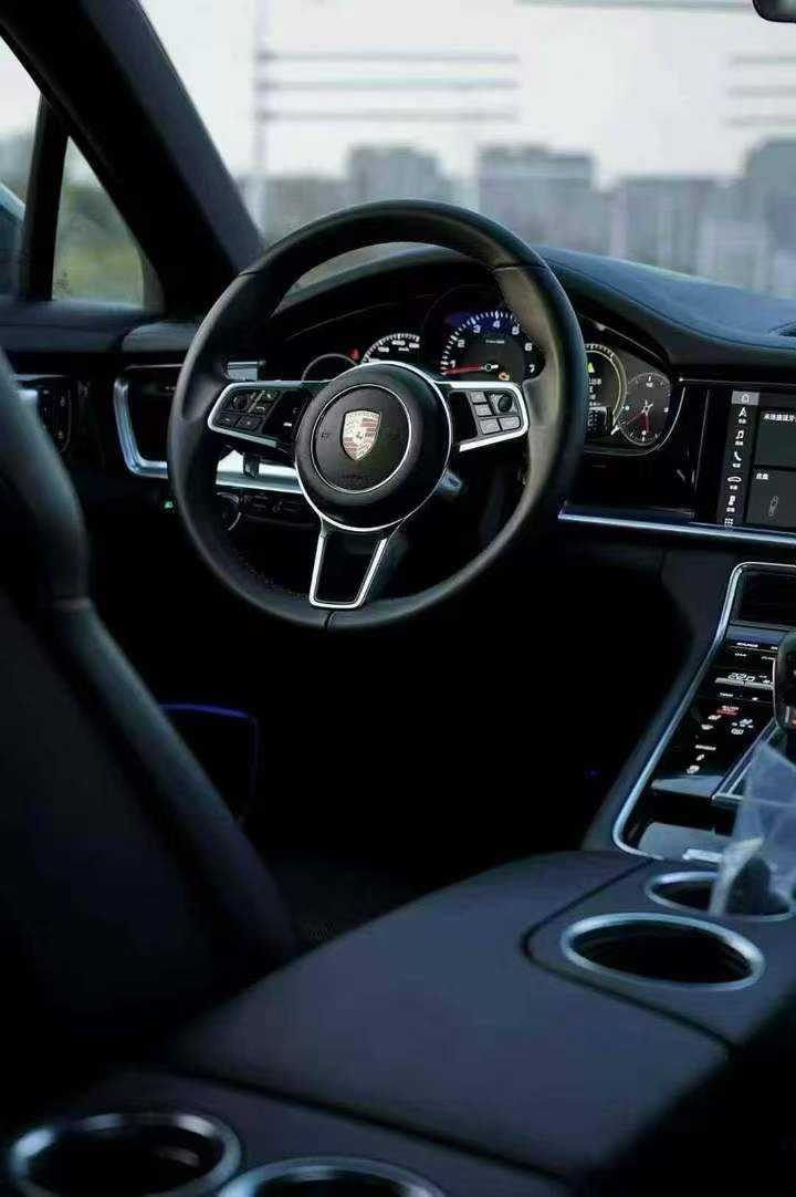 保定19年保时捷帕拉梅拉7