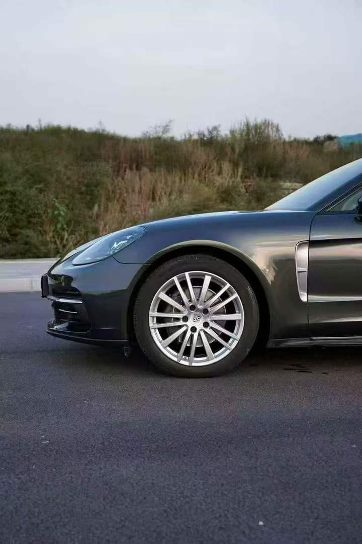 保定19年保时捷帕拉梅拉8