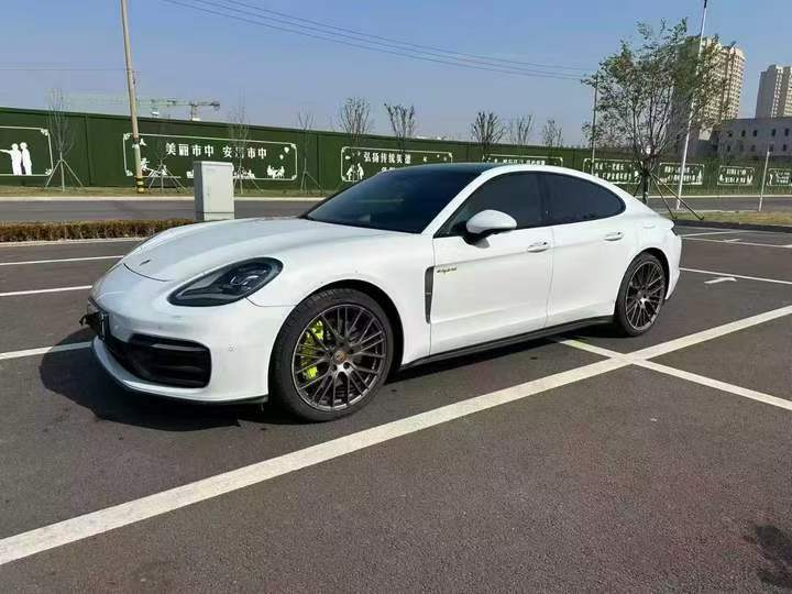 济宁23年保时捷帕拉梅拉3