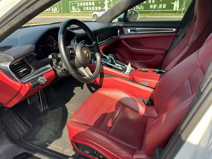 济宁23年保时捷帕拉梅拉5