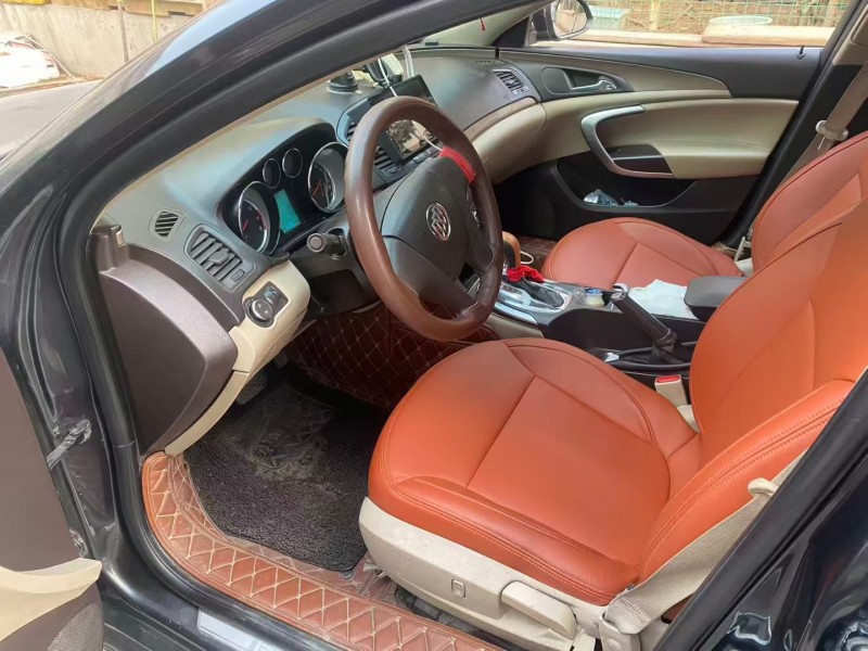 青岛11年别克君威4