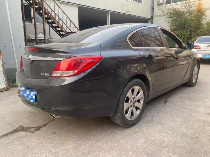 青岛11年别克君威7