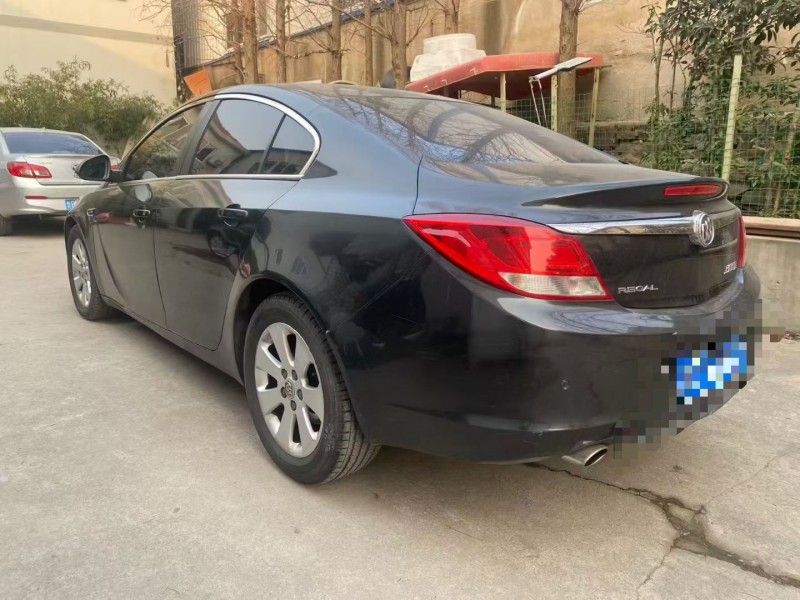 青岛11年别克君威8