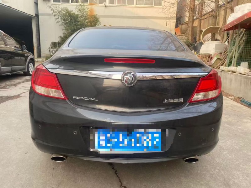 青岛11年别克君威9